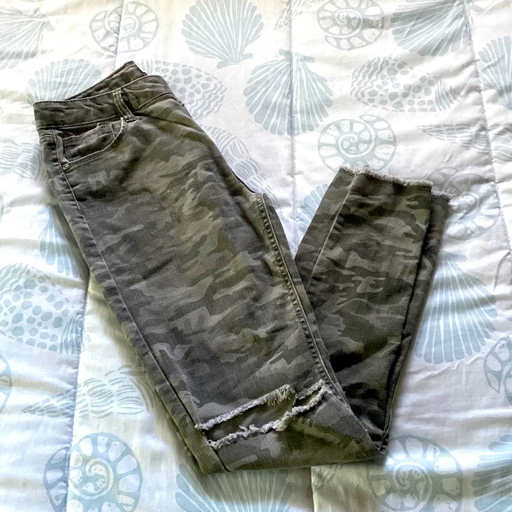 SO Camo Print Jeans, Size 16